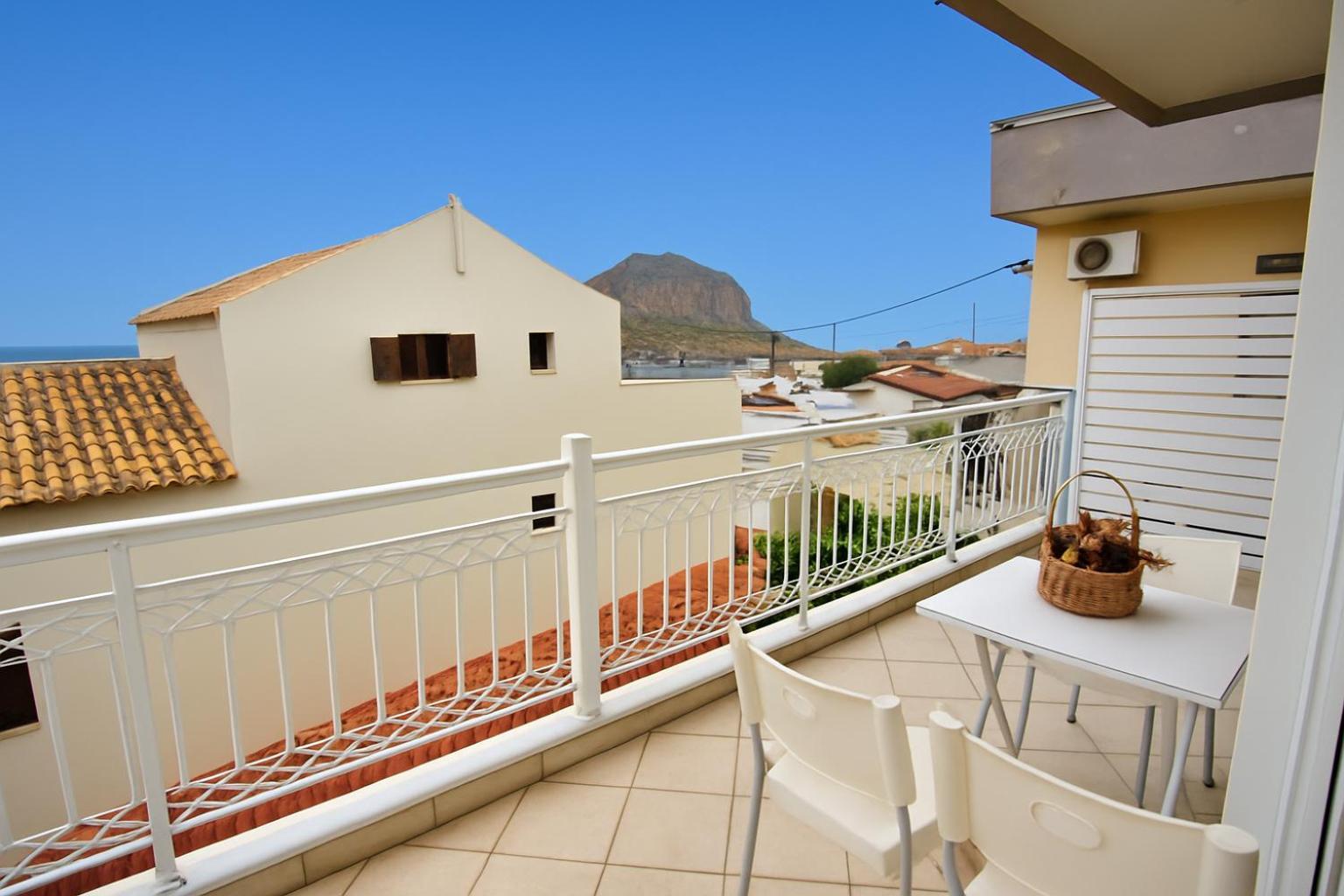 Daire Cosmo Rooms - Seaside Elegance With Views Of Monemvasia Castle